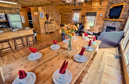 Pigeon Forge Cabin | Bigfoot Lodge: Theater - Game Room - Prime Pigeon Forge Location - Easy Drive