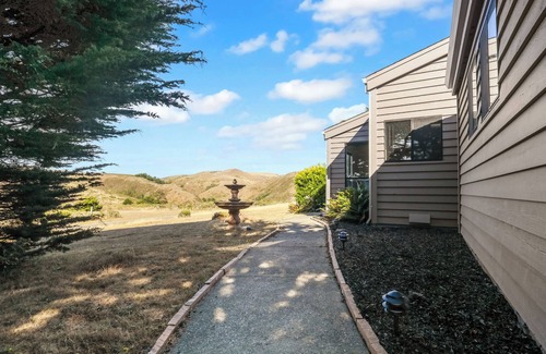 Bodega Bay House | Biggest Backyard in Bodega Bay + Hot Tub