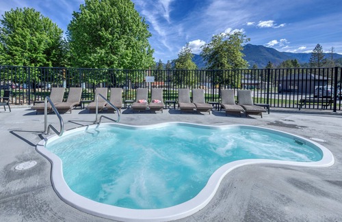 East Kootenay Apartment | Bighorn Meadows Resort