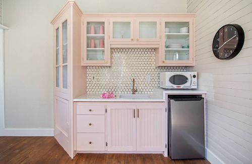 Fredericksburg Apartment | Bijou Suite Jeannine | 1/1 Condo | Private Hot Tub