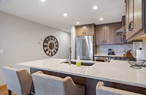 Canmore Apartment | Bikes and Views Perfect Mountain Retreat