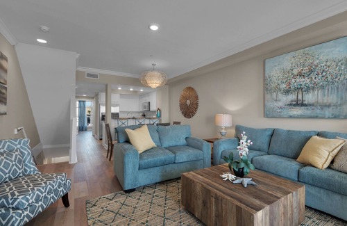 Navarre Beach Condo | Bikini Bottom | 🌊 Gulf-Front Townhome + Pool + Garage + Pet Friendly 🐾