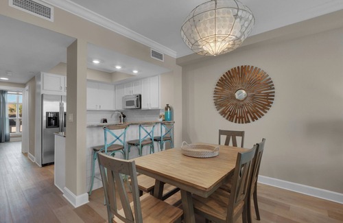 Navarre Beach Condo | Bikini Bottom | 🌊 Gulf-Front Townhome + Pool + Garage + Pet Friendly 🐾