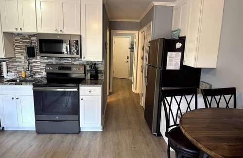 Hilton Head Island Condo | Bikinis & Martinis! Oceanview Condo near Coligny Beach