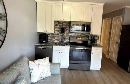 Hilton Head Island Condo | Bikinis & Martinis! Oceanview Condo near Coligny Beach