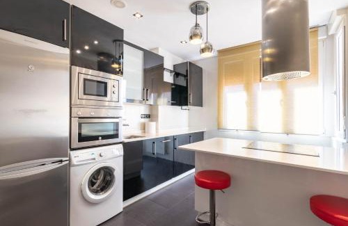 Castanos Apartment | Bilbao Volantin II with jacuzzi by Aston Rentals