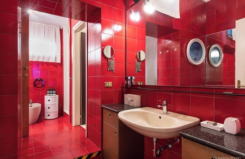 Citta Antica Apartment | Billie's Flat RED - art & design apt in Verona historic centre