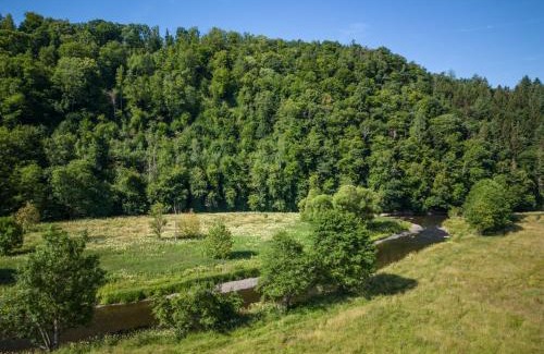 La Roche-en-Ardenne Apartment | Bills Lodge, le plaisir de la rivière à 2 minutes du centre!