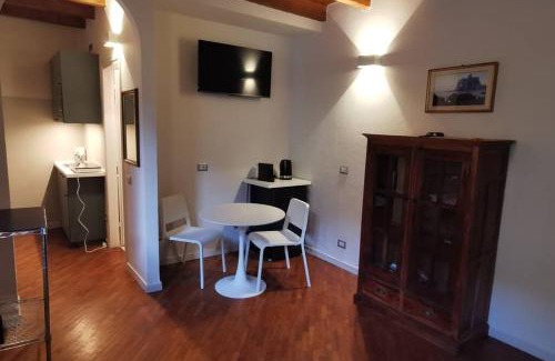 Angera Apartment | Bilocale in corte ristrutturata