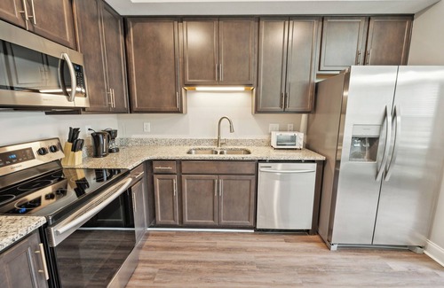 Clarksville Apartment | Biltmore Luxur 1513 #2 Townhomes l 2Bd 2 Bth