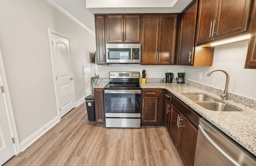 Clarksville Apartment | Biltmore Luxury 1517 #2 Townhomes l 2Bd 2 Bth