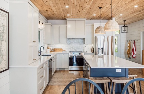 Georgian Bay Apartment | Birch Bay Lakehouse - Luxury Cottage with Hot Tub