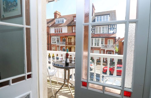 Cromer House | BIRCH HOUSE, family friendly, character holiday cottage in Cromer