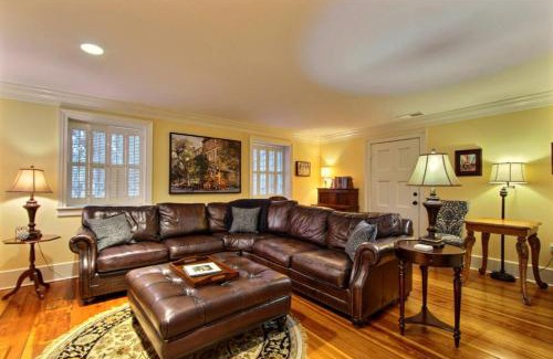Historic Downtown Savannah House | Bird Baldwin Magnolia Suite