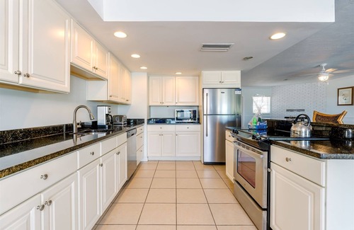 Marathon House | Bird of Paradise ~ Private Pool Home Directly on the Water!
