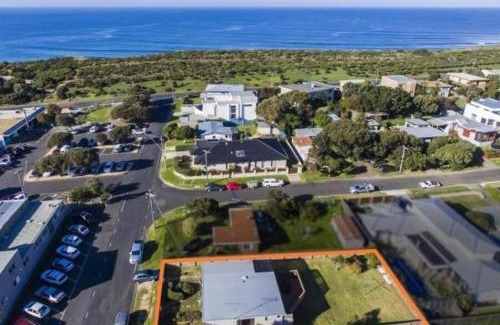 Jan Juc House | Bird Rock Shack 200m to beach and pet friendly