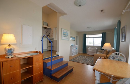 Isle of Palms Condo | Bird's Eye View #203 1 Bed + Sleeper Dog Friendly