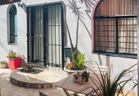 Greater Johannesburg Metropolitan Area House | Bird Song