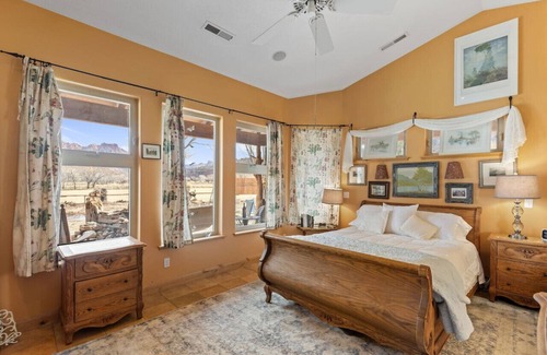 Zion National Park South Entrance House | Birder's Hotspot - Cozy Mountain View