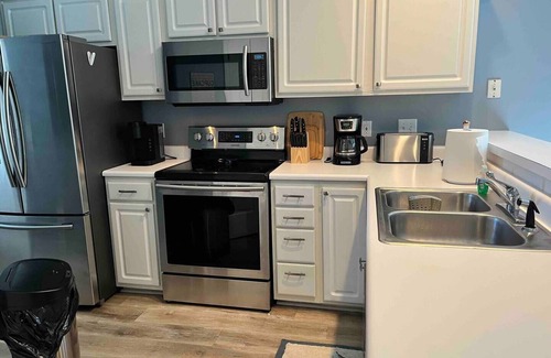 Carolina Forest Condo | Birdie's Rest: 2/2 @ River Oaks w/pool & tennis, W/D, king bed, on golf course!