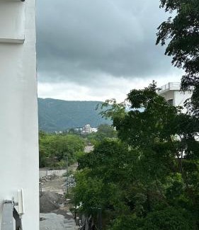 Bullawala Apartment | Birds and leaves