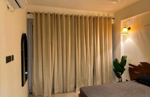 Bullawala Apartment | Birds and leaves