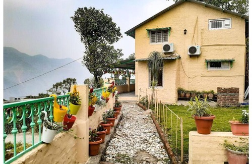 Dehradun House | Birdsong Cottage by Windsong Homes
