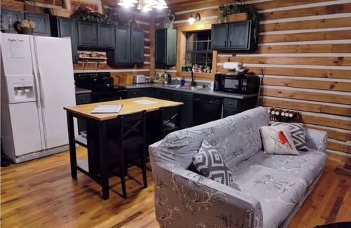 Tracy City Cabin | Birdwatchers Paradise: Secluded Cabin in the Woods on 4 acres