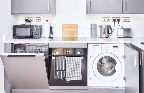Birmingham City Centre Apartment | Birmingham 2Bed ModernKitchen PetsOK Tv Wifi