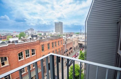 Central City Apartment | Birmingham Bright Stay - 1BR/Balcony/Walk Score 91