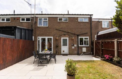 Birmingham House | Birmingham Central Cosy 4BR Home with Free Parking