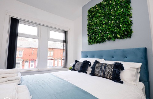 Smethwick House | Birmingham City Home Away From Home - Close to City Centre