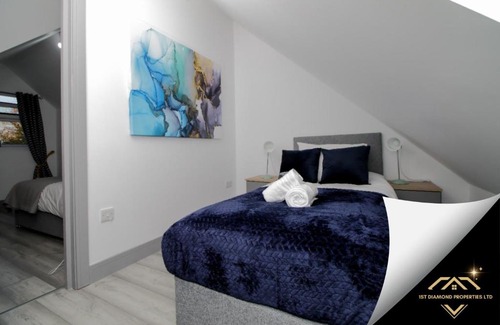 Marston Green Apartment | Birmingham, UK, Elegant 2 Bedroom Flat, sleeps 3