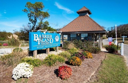 Duck Condo | BIS-Duck Resort - 1BR/1.5BA - Great Pools and Beach!