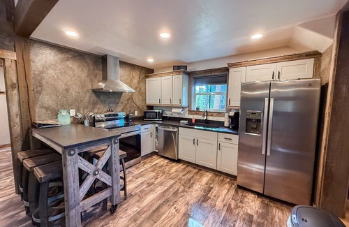 Whitefish House | Bison Ridge Cabin #2 | Pet Friendly | 3BR Getaway w/Hot Tub, Fire Pit & Grill | Sleeps 8!