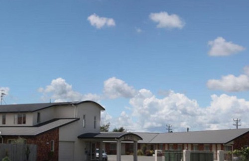 Solway Hotel | BK's Chardonnay Motor Lodge