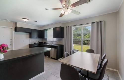 Lackland Terrace House | BL | 10% OFF | Entire 3BR & 2BA Home Near Lackland Air Force | Fast WiFi