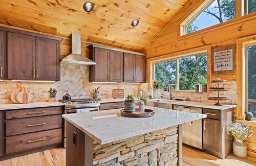 Maggie Valley Cabin | Black Bear Ridge! Newly Built! 4BD/3.5 BA