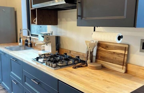Marion House | Black Cabin Retreat, Black Cabin in Northwest Montana