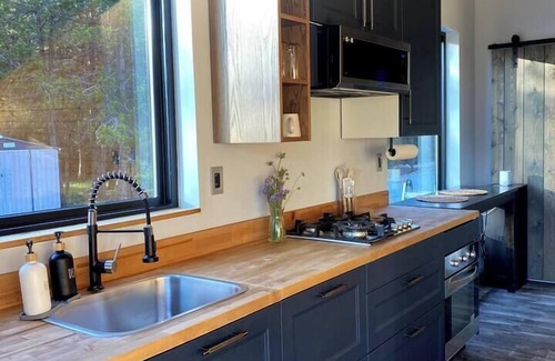 Marion House | Black Cabin Retreat, Black Cabin in Northwest Montana