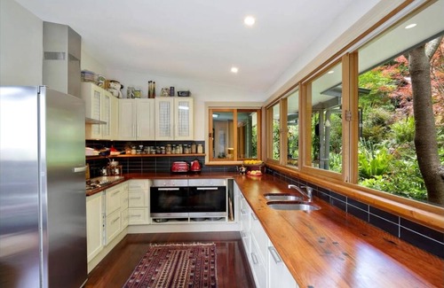 Katoomba House | Black Cockatoo - Secret Garden Mountains Home