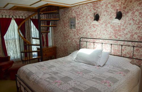 Bar Harbor Bed & Breakfast | Black Friar Inn and Pub