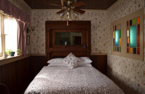 Bar Harbor Bed & Breakfast | Black Friar Inn and Pub