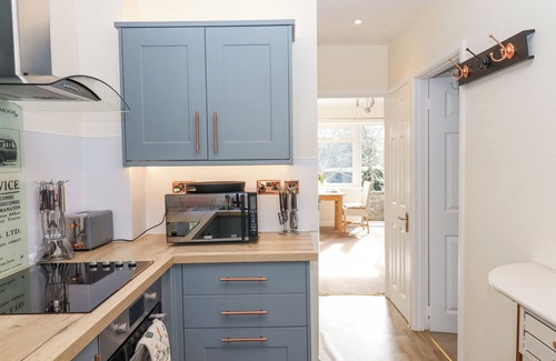 Newton Abbot Cottage | BLACK HILL VIEW, pet friendly, with a garden in Manaton