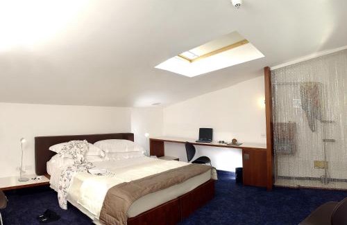 Suburbio IX Aurelio Hotel | Black Hotel