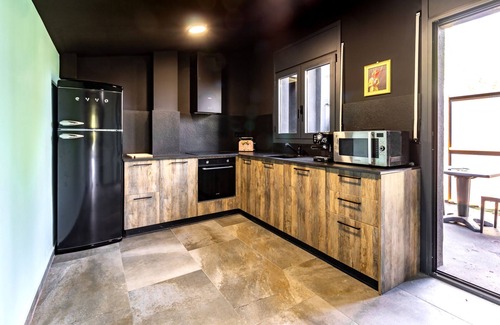 Olot House | Black House - Singular industrial-style house
