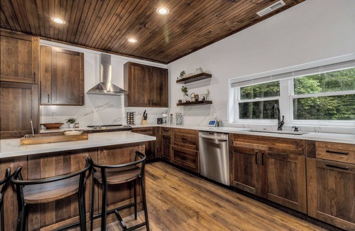 Black Mountain House | Black Mountain Escape with Hot Tub & Fire Pit at