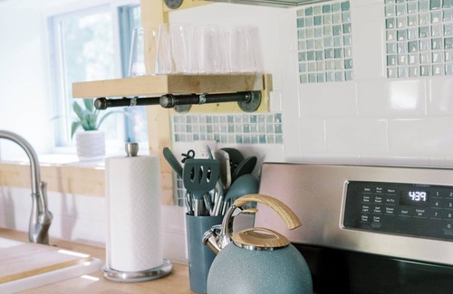 Black Mountain Cottage | Black Mtn Cottage w/hot tub + dog friendly - 20 min to Asheville