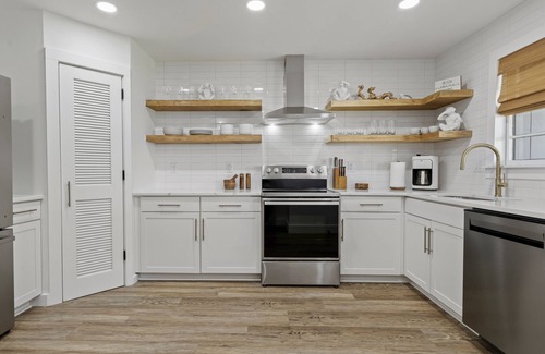 Myrtle Beach House | Black Pearl - Centrally Located - Walking distance to beach & convention center