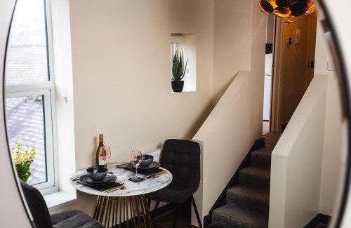 Saltburn-by-the-Sea Apartment | Black Pearl Stays - Saltburn Apartments